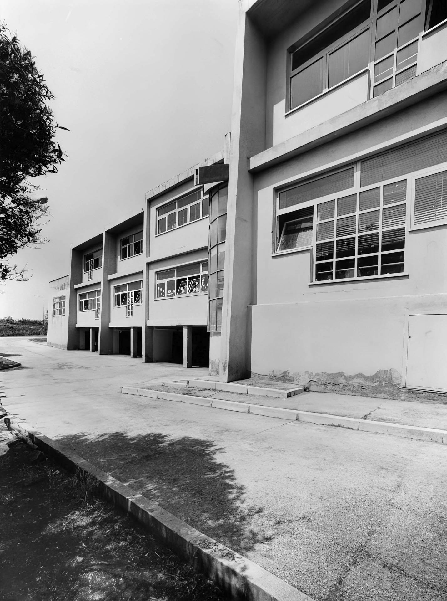 SCUOLA ELEMENTARE E MATERNA NEL PIANO 167