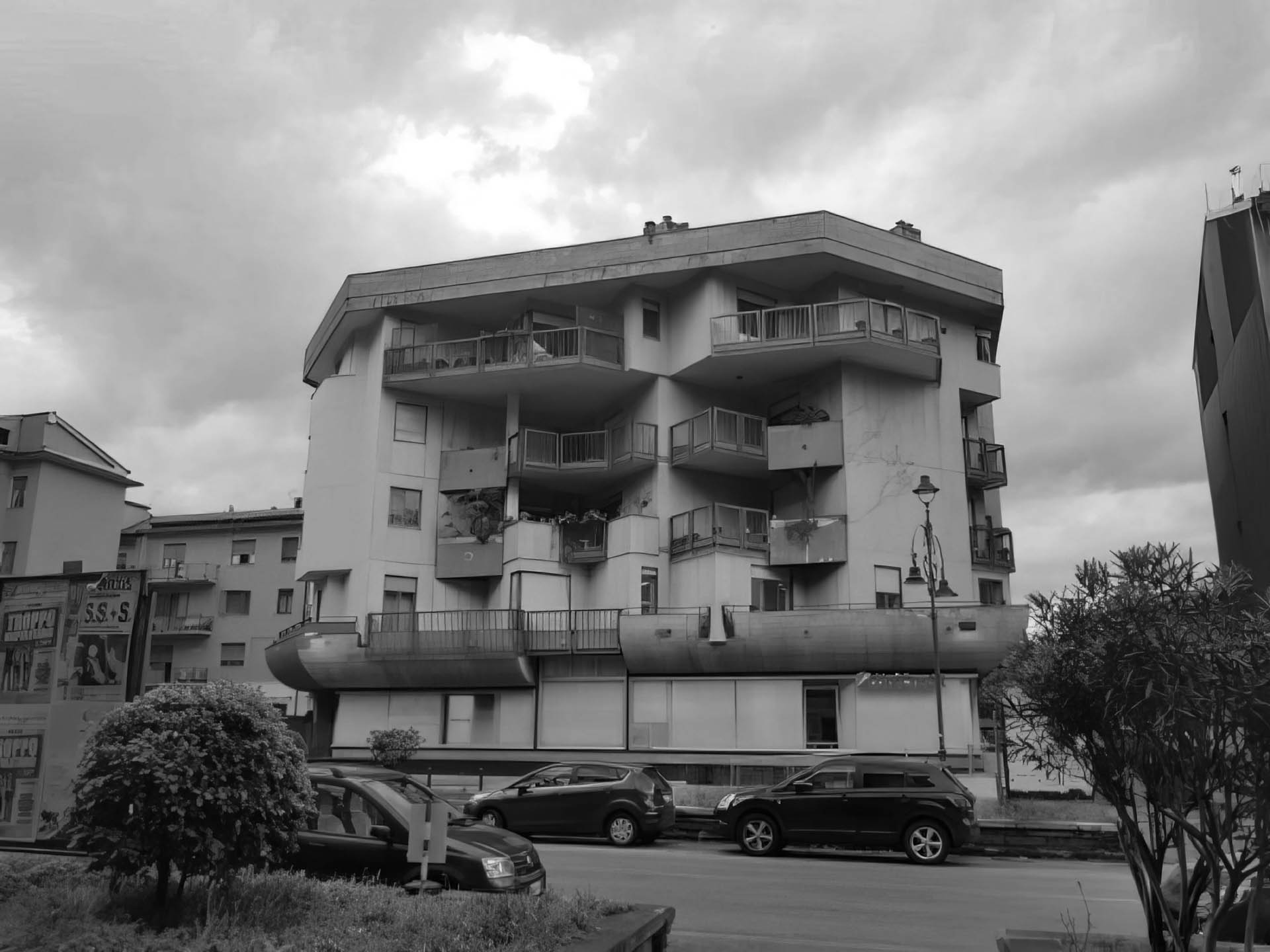 EDIFICIO PER ABITAZIONI E UFFICI