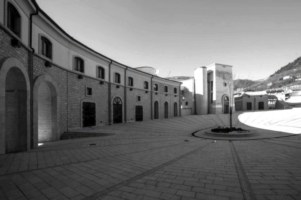 CASA COMUNALE E PIAZZA CIVICA
